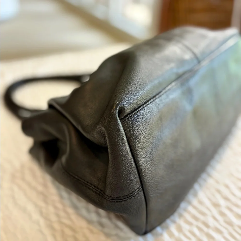 Kate Spade NY Street Stevie Shoulder Bag in EUC Very  Hip ♠️🤍!